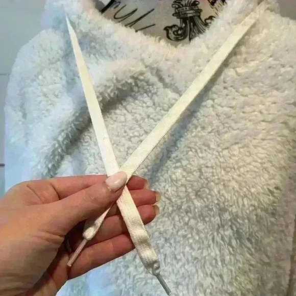 Pink lily fleece pullover large, winter white, kangaroo pocket, hooded - Picture 4 of 7